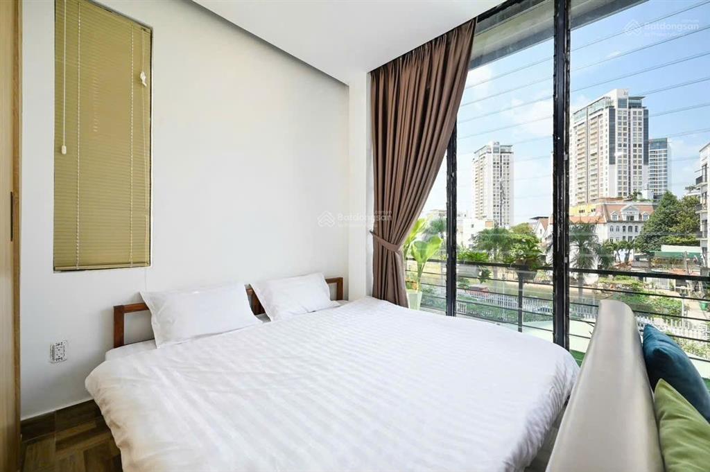 Thảo điền chdv mới  ban công full nội thất  giờ giấc tự do