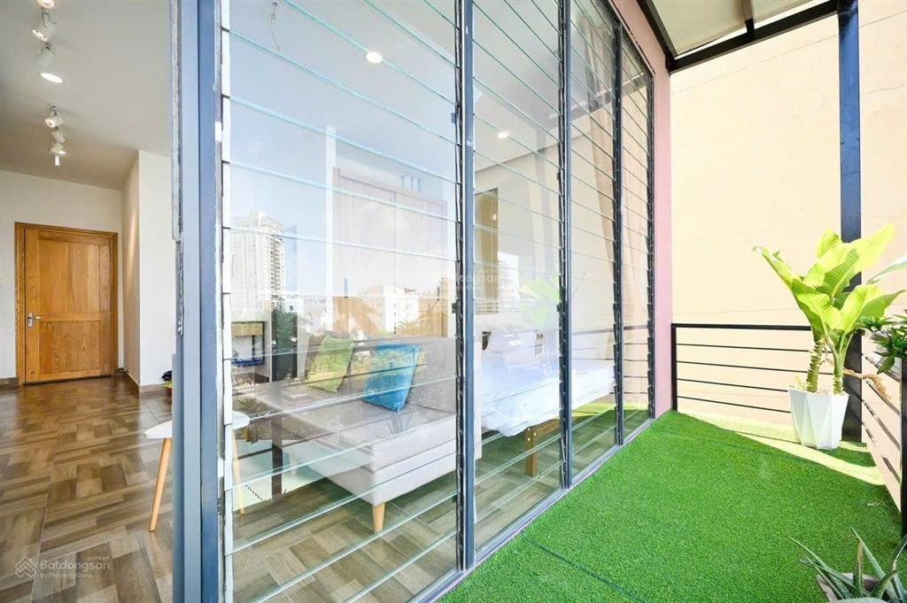 Thảo điền chdv mới  ban công full nội thất  giờ giấc tự do