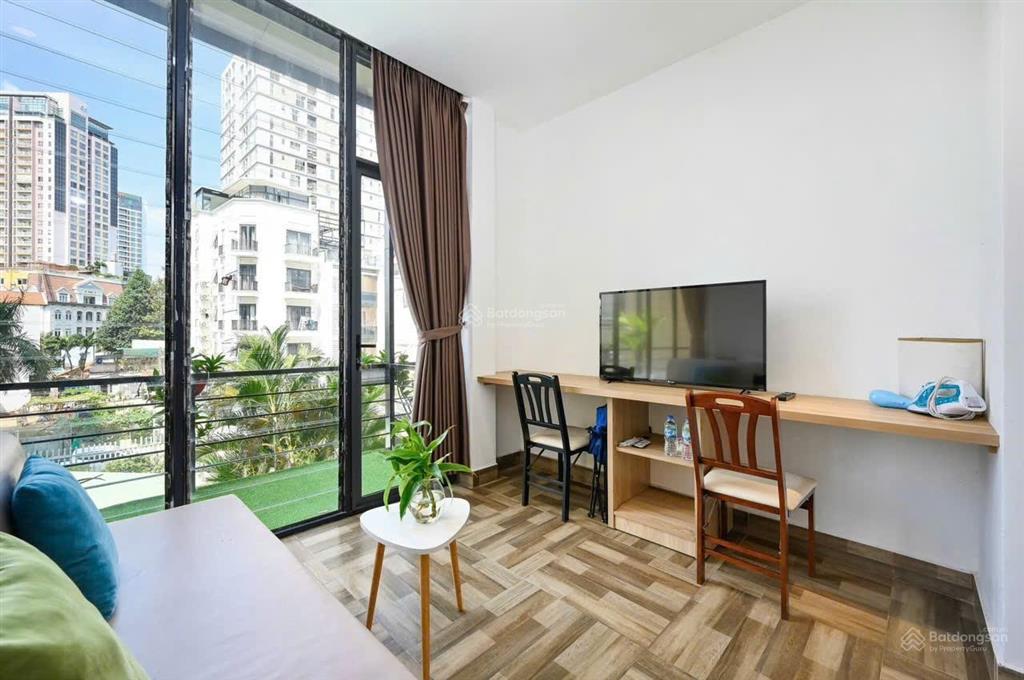 Thảo điền chdv mới  ban công full nội thất  giờ giấc tự do