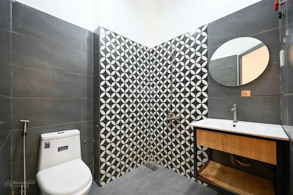 Thảo điền chdv mới  ban công full nội thất  giờ giấc tự do