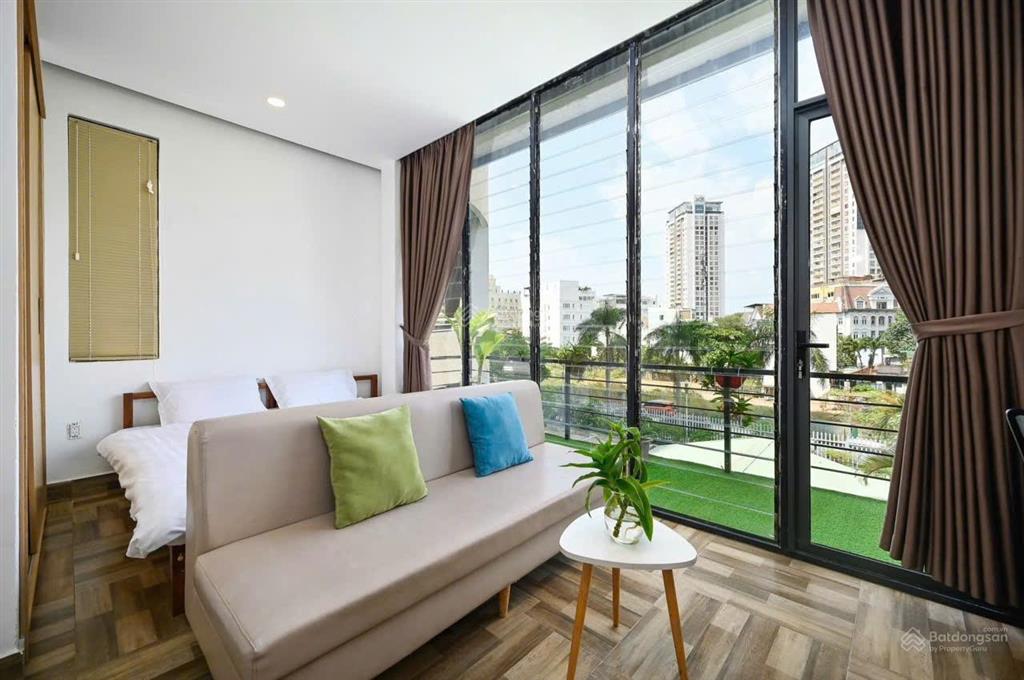 Thảo điền chdv mới  ban công full nội thất  giờ giấc tự do