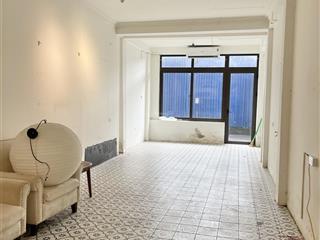 Cho thuê 90m2 siêu hot  2 mặt thoáng + sân riêng  vào kinh doanh ngay