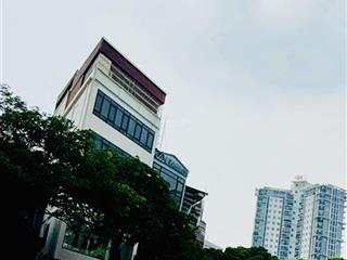 Bán nhà mặt phố  100m  vị trí vàng  kinh doanh  lô góc  chủ ở nước ngoài cần bán gấp.
