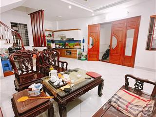 Bán nhà ngô thì nhậm la khê hà đông, ô tô vào nhà tránh đỗ gần nhà dt63m2 giá chỉ hơn 11 tỷ