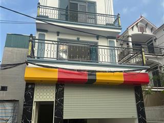 Bán nhà chính chủ,độ chàng ,quốc oai, ngõ oto qua nhà,dt 82m 4 tầng.giá 7,6 tỷ.