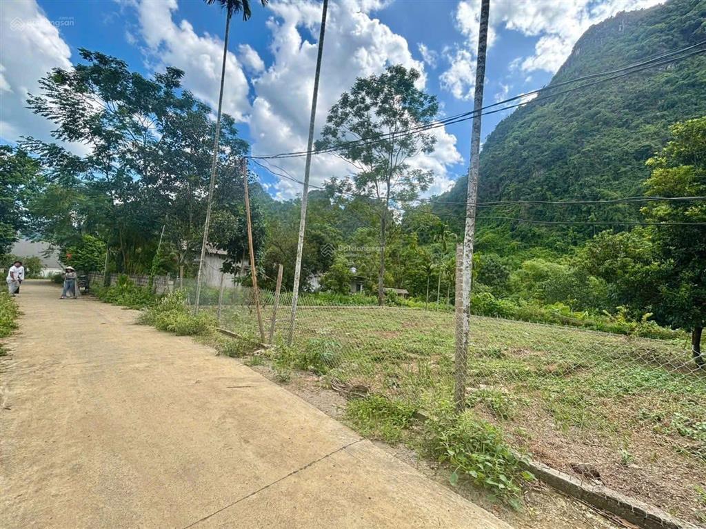 Bán đất 500m2 trung tâm thanh sơn 400m2 thổ cư sẵn sổ mặt tiền 20m ô tô vào tận đất