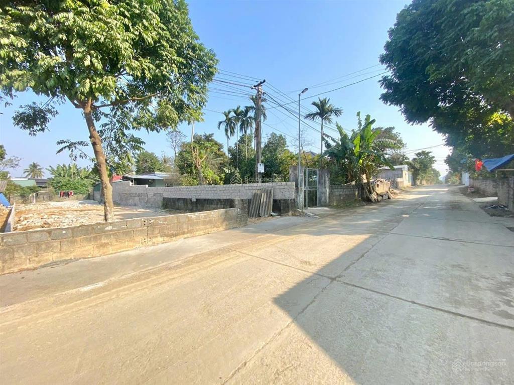 Bán đất 500m2 trung tâm thanh sơn 400m2 thổ cư sẵn sổ mặt tiền 20m ô tô vào tận đất