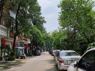 Bán nhà kim giang, đại kim, 1 nhà ra ô tô tránh, ngõ thông 3 gác, dt 30m2, 5 tầng giá 7,9 tỷ.