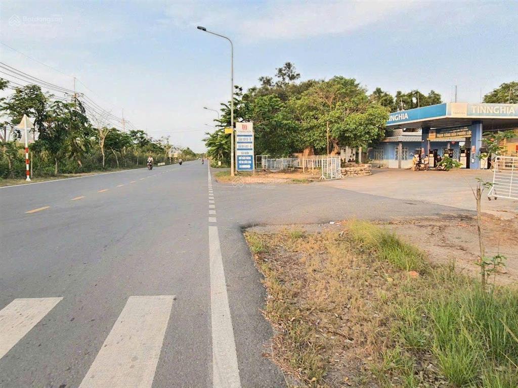 Đất 2 mặt tiền đường nhánh ôtô 1 sẹt cách phạm thái bường 30m, chợ hòa bình 100m. diện tích 1525m2