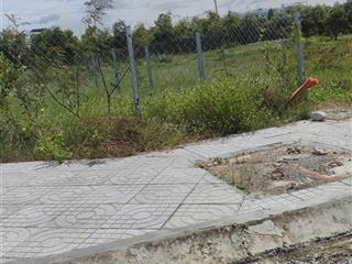 Lô đất nằm ngay trung tâm chính huyện châu thành,bến tre giá 435 triệu / 120m2 cách cầu ba lai 200m