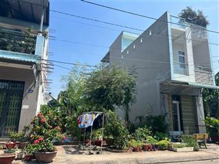 Cần bán đất ngay trường tiểu học bình chánh đường tỉnh lộ 832. dt 100m2 đường lộ ô tô