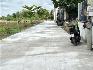 Còn 2 lô cần thu hồi về mặt tiền đường đan 4m xã phú hưng, bến tre gần chợ giữa giá 380 triệu/100m2