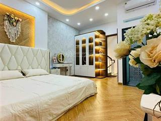 Nhà 1trệt, 4lầu, 4 phòng ngủ, 5wc, ban công, sân thượng, trước sau, phòng khách thoáng mát