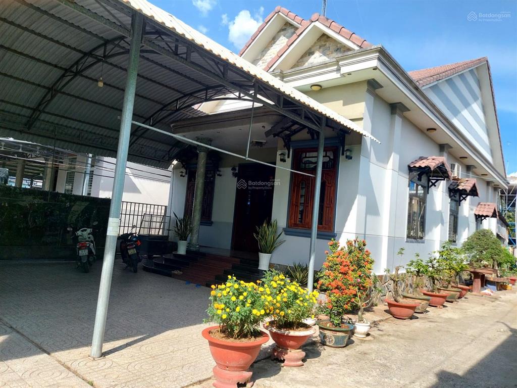 Bán đất mặt tiền đường 782 có nhà nốc thái lớn và 2 căn ki ốt ở trước đang cho thuê, dt 10 x 61,60m