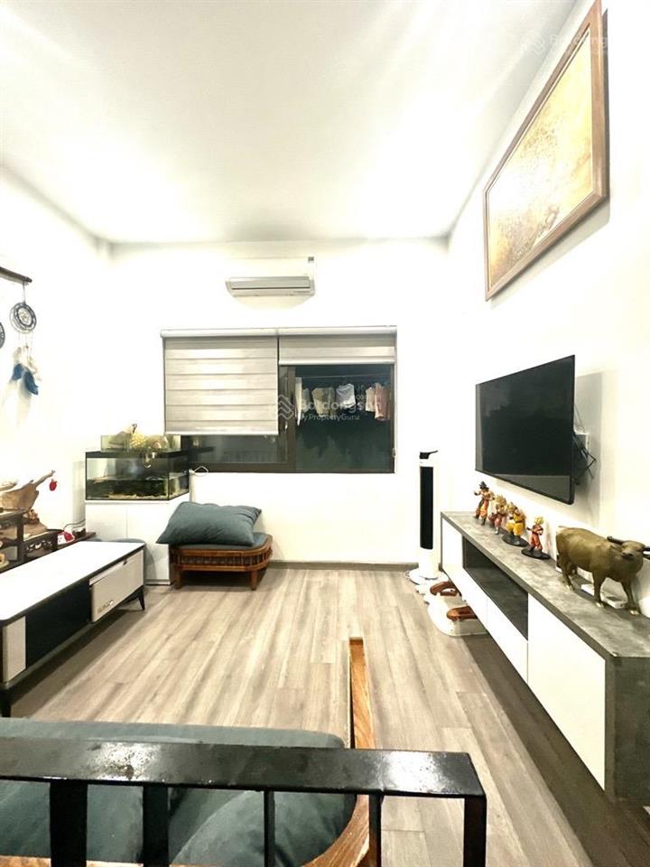 Chính chủ bán nhà 5 tầng tự xây kiên cố , diện tích 50m2 , ô tô đỗ cửa ngày đêm .