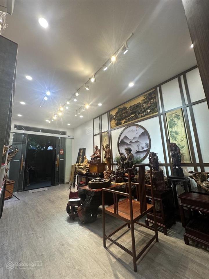 Chính chủ bán nhà 5 tầng tự xây kiên cố , diện tích 50m2 , ô tô đỗ cửa ngày đêm .