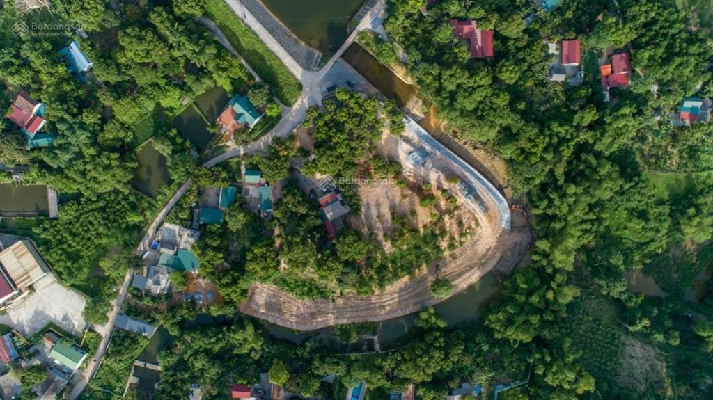 Bán mảnh đất siêu đẹp 8.500m² view hồ suối bao quanh, sổ đỏ chính chủ, 35,7 tỷ có thương lượng