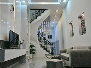 Bán nhà 1 trệt, 2 lầu hxh sát mặt tiền đường trường sa, dt 3x12m, giá 6 tỷ 200