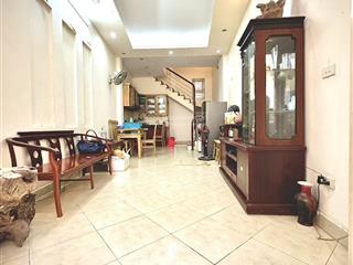 Bán nhà trần cung, dân xây chắc chắn, 2 thoáng, nở hậu, gần phố, tiện ích, 40m2, 6 tỷ300