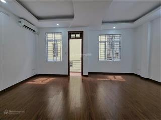 Hiếm  bán nhà hoàng quốc việt, lô góc thoáng sáng, gần phố, tiện ích, 40m2, 5 tầng