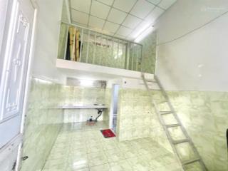 Gác cao  view ban công thoáng mát  ngay đh spkt, hutech chỉ 7p di chuyển