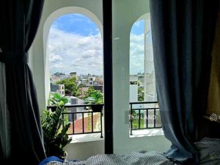 Siêu phẩm! nhà đẹp 4 tầng hxh cao thắng, quận 10, 4,5x17m. giá 12,3 tỷ. gần hà đô, shr, ở ngay