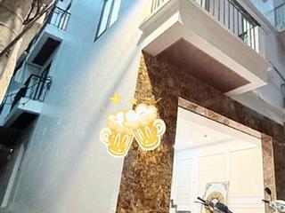 Chdv thuỵ khuê 45m 6 tầng  mặt tiền 4.5m sâu 10m 12.5 tỷ.
ngõ rộng rãi, kinh doanh tấp nập,.