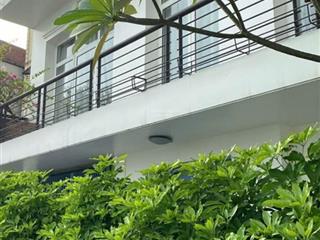 Nhà lạc long quân  10m ra mặt phố  gần hồ tây  gara ô tô. nhà kiểu biệt thự  chủ tự xây.