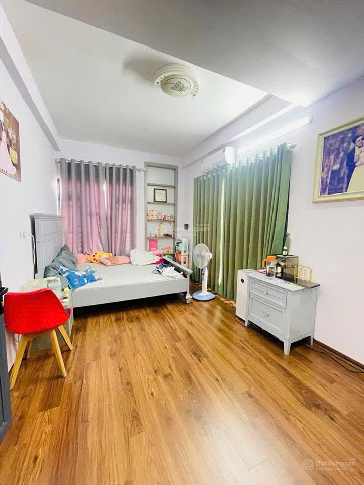 Hoa hậu trần duy hưng. ngõ phân lô thông, ô tô đỗ gần, ra phố chỉ 1 phút, nhà xây kiên cố, 44m2*5t