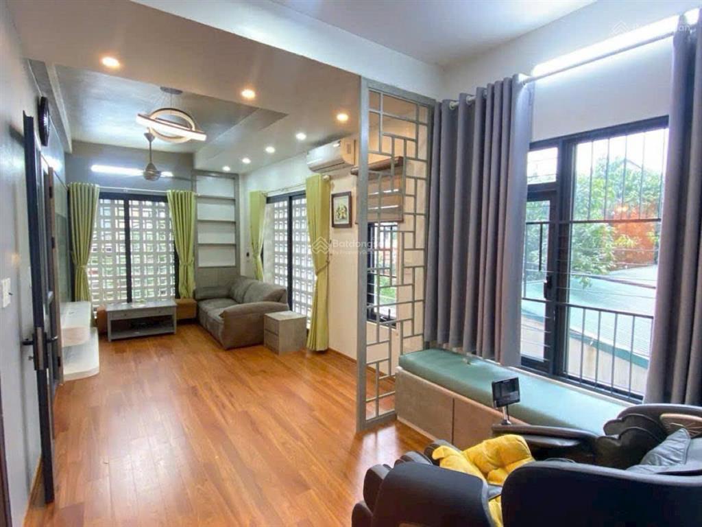 Hoa hậu trần duy hưng. ngõ phân lô thông, ô tô đỗ gần, ra phố chỉ 1 phút, nhà xây kiên cố, 44m2*5t