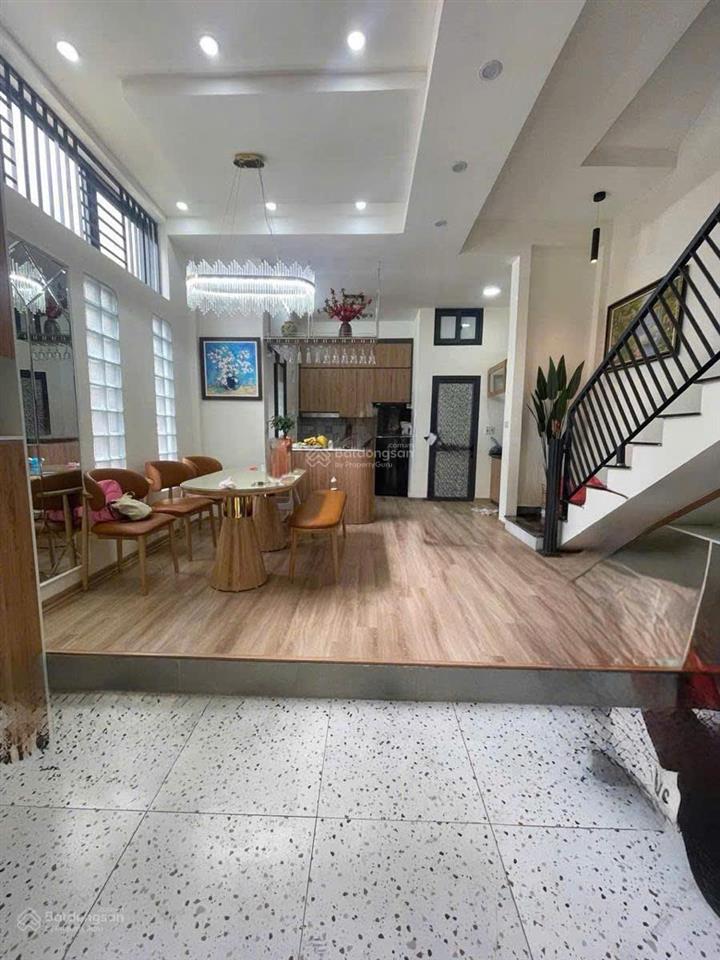 Hoa hậu trần duy hưng. ngõ phân lô thông, ô tô đỗ gần, ra phố chỉ 1 phút, nhà xây kiên cố, 44m2*5t