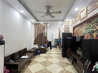 Siêu hiếm! ngọc khánh, dân xây, gõ thông 3 gác tránh, truớc nhà 3m, gần phố, ở ngay, 42m2*5t