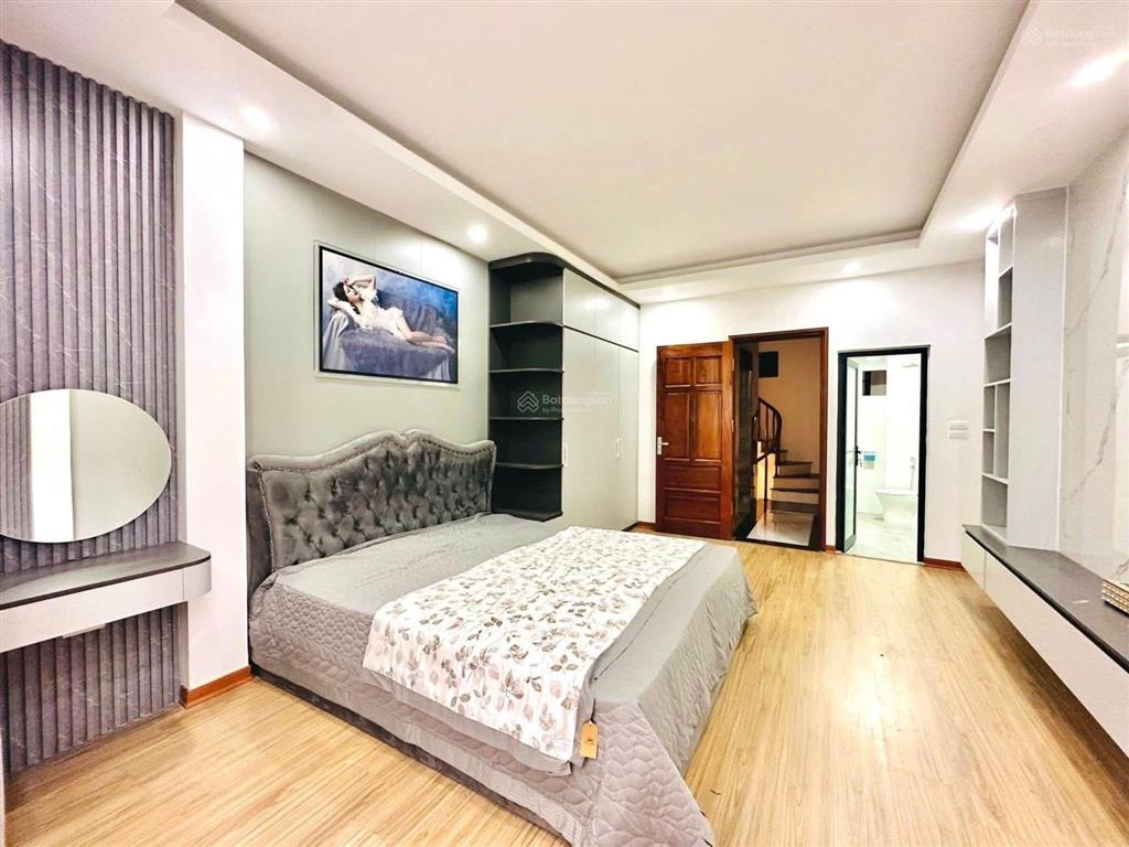Võ chí công, nhà mới thang máy, ngõ ôtô, 30m ra ôtô tránh, thông tứ tung, ở sướng, 46m2*6t