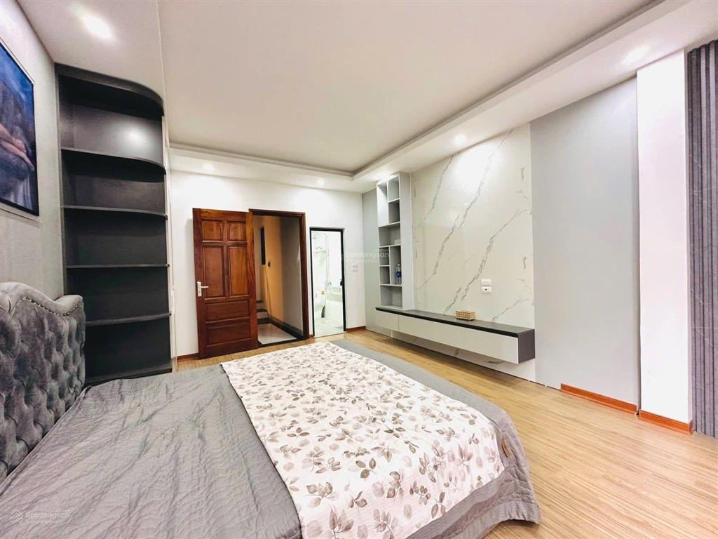 Võ chí công, nhà mới thang máy, ngõ ôtô, 30m ra ôtô tránh, thông tứ tung, ở sướng, 46m2*6t
