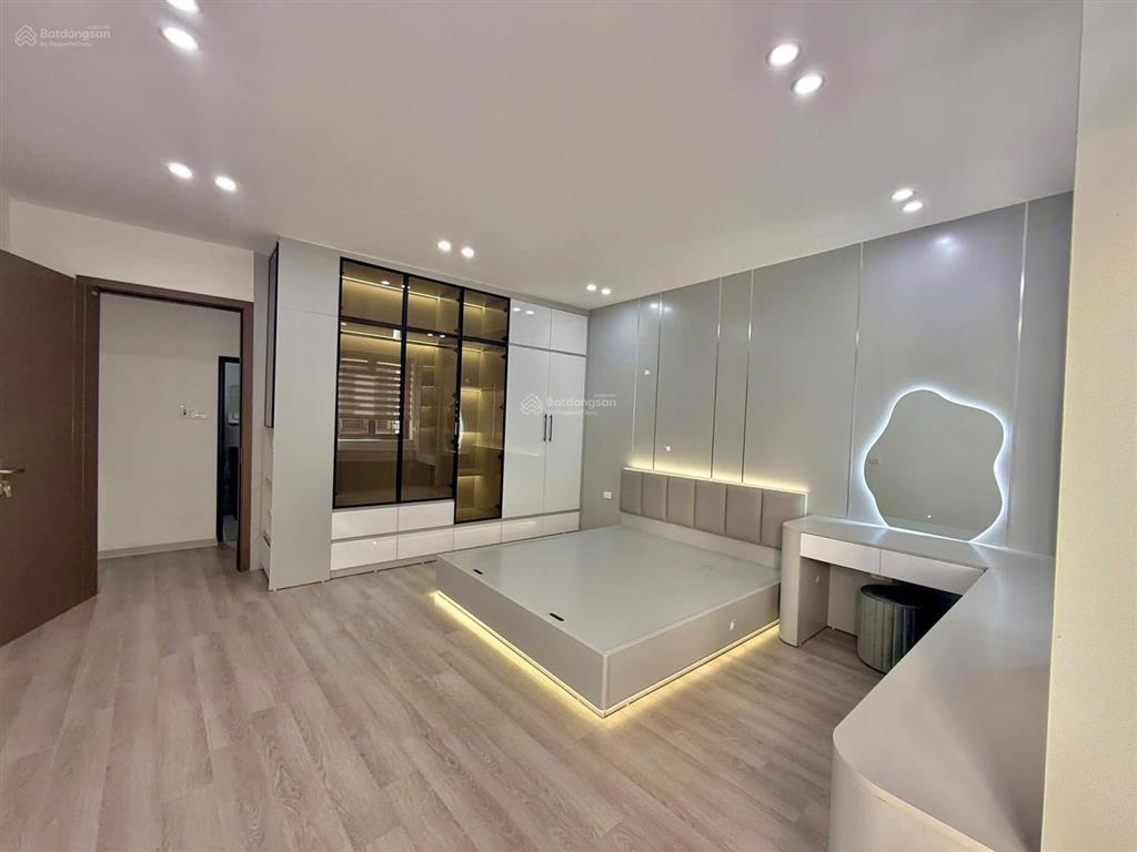 Bắt đáy! lạc long quân, ngõ 3 gác thông, thang máy, 50m ôtô tránh, mới ở ngay, 48m2*6t