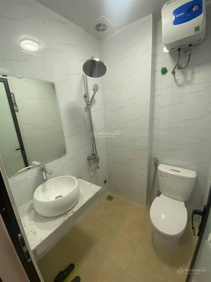 Giá sốc! cầu giấy, ngõ ô tô tránh, dân xây chắc chắn 70m ôtô ra phố, thoáng, sân xe, 37m2*5t