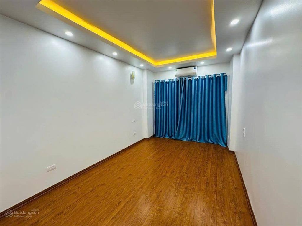 Giá sốc! cầu giấy, ngõ ô tô tránh, dân xây chắc chắn 70m ôtô ra phố, thoáng, sân xe, 37m2*5t