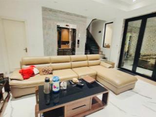 Chỉ 8,55 tỷ sở hữu nhà ngọc khánh, 44m2, xây mới 7t, thang máy, 7 chỗ sát nhà, văn minh, ở sướng.