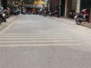 Cô mình có tuổi cần bán nhà kim mã.
 ngõ nông, lối rộng thẳng