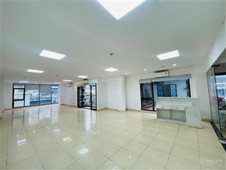 Mình có sàn văn phòng vừa làm xong đẹp không tì vết, khách đến xem chỉ có ưng tại vũ trọng phụng