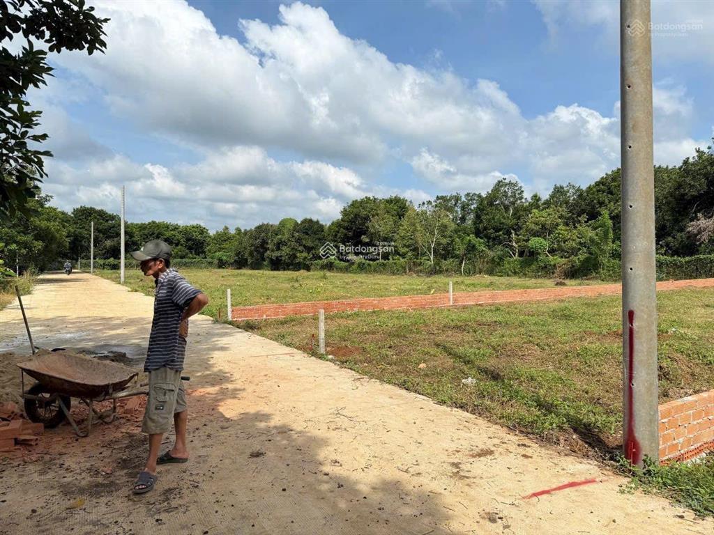 Lô đất thổ cư đường bê tông ô tô ra vào, ngay xã dầu giây giá 585 triệu sổ riêng sang tên ngay