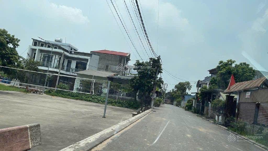 Nguyên khê, đông anh, hà nội. đường thông ô tô to chạy