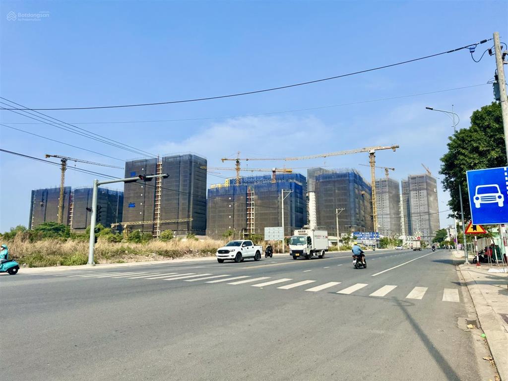 Chính chủ bán lỗ căn c. 05.01 new galaxy làng đại học, view trực diện hồ bơi cực đẹp, đã trả 1,1 tỷ