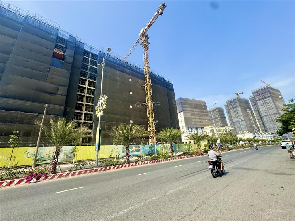 Chính chủ bán lỗ căn c. 05.01 new galaxy làng đại học, view trực diện hồ bơi cực đẹp, đã trả 1,1 tỷ