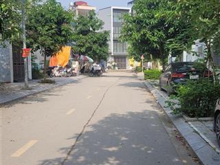 Nhà liền kề ngay ngã tư trạm trôi gần khu đô thị lideco 75 m giá nhỉnh 10 tỷ ở hoặc đtu tiềm năng