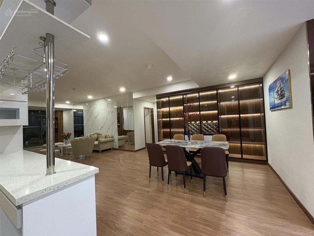 Tôi cần bán căn hộ chung cư 26 liễu giai, 93m2, 3n, tầng trung, căn góc, view thoáng.  0916 439 ***