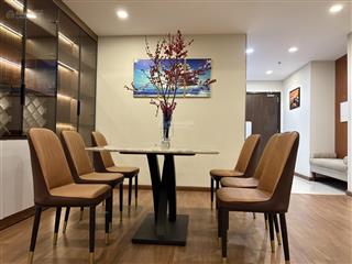 Tôi cần bán căn hộ chung cư 26 liễu giai, 93m2, 3n, tầng trung, căn góc, view thoáng.  0916 439 ***