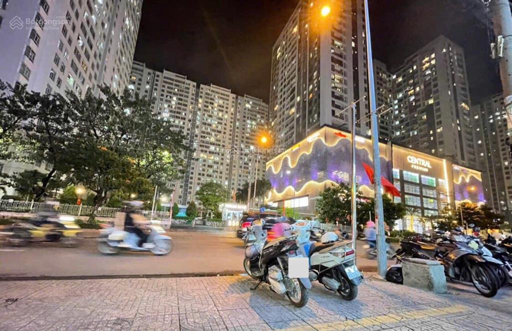 Không gian sống lý tưởng cho đại gia đình (căn góc 3pn + 150m²) 3 mặt thoáng tại q8