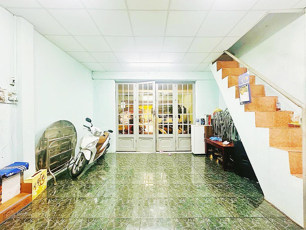 Bán nhà  mặt tiền kinh doanh thoại ngọc hầu  100m2 ngang hơn 5m  sổ đẹp nở hậu  nhỉnh 10tỷ .