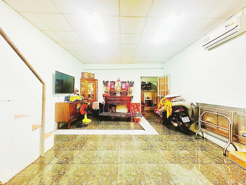 Bán nhà  mặt tiền kinh doanh thoại ngọc hầu  100m2 ngang hơn 5m  sổ đẹp nở hậu  nhỉnh 10tỷ .